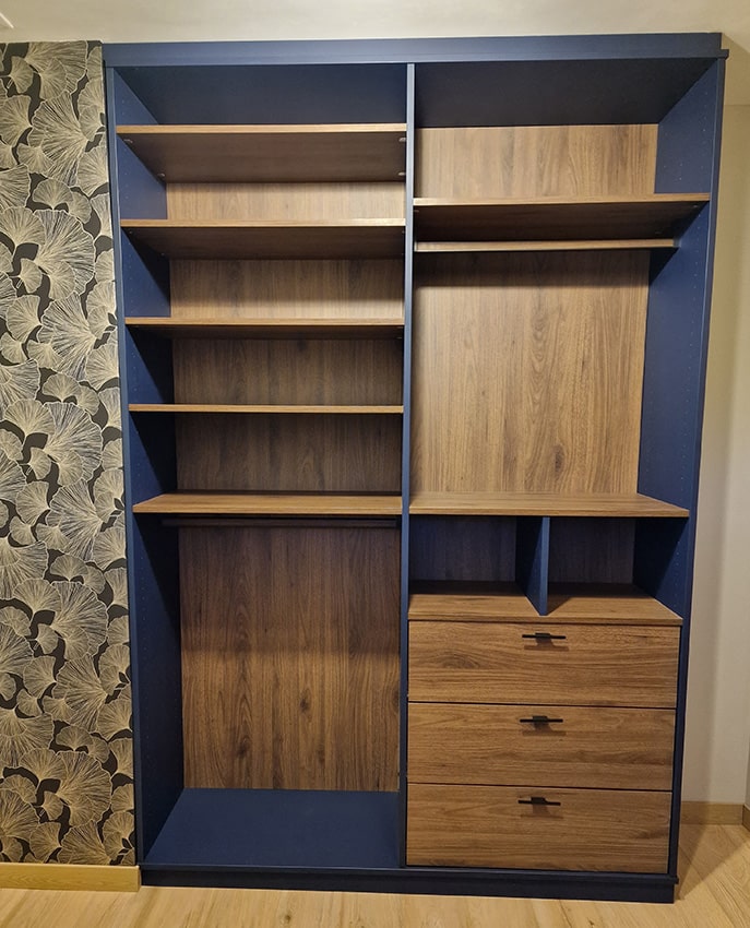 Aménagement chambre - okapi walnut et bleu cobalt