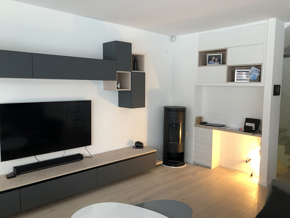 Composition meubles TV – blanc, chêne et gris ombre